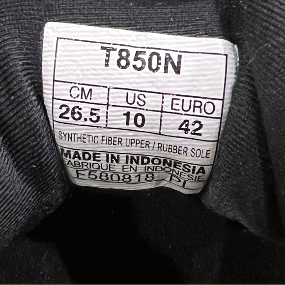 Asics Gel-Nimbus 20 Black and White Running Shoes - Picture 9 of 9